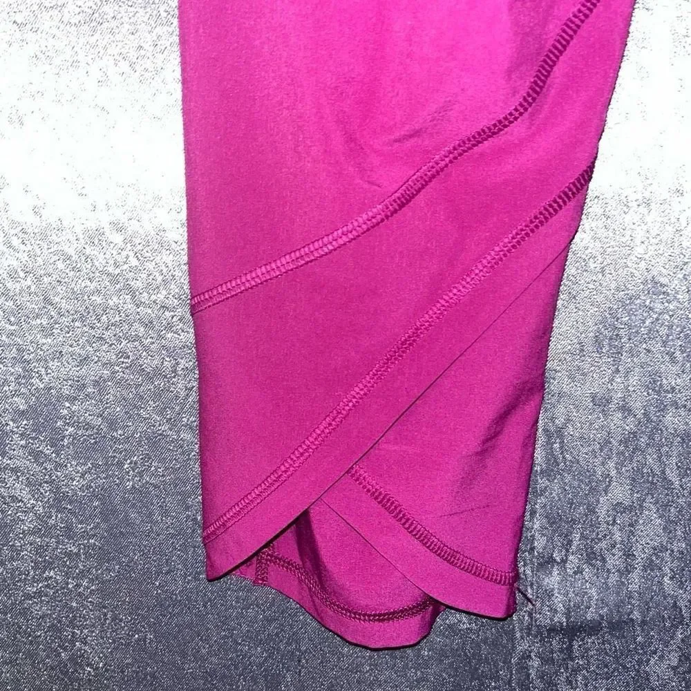 Lululemon Magenta High Rise Cropped Jogger Pants Tulip‎ Hem Purple Size 6